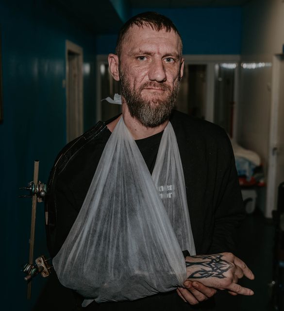 Фото до матеріалу: Військовий з Черкас подолав 25 км до евакуації та отримав унікальну операцію на руці