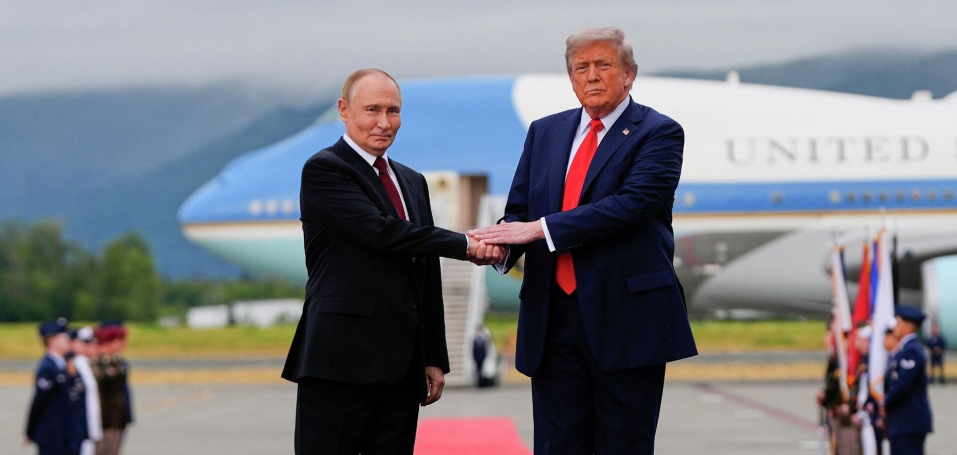 Фото до матеріалу: Ексрадниця Трампа: Путін експлуатує схильність президента США до мемів та теорій змов