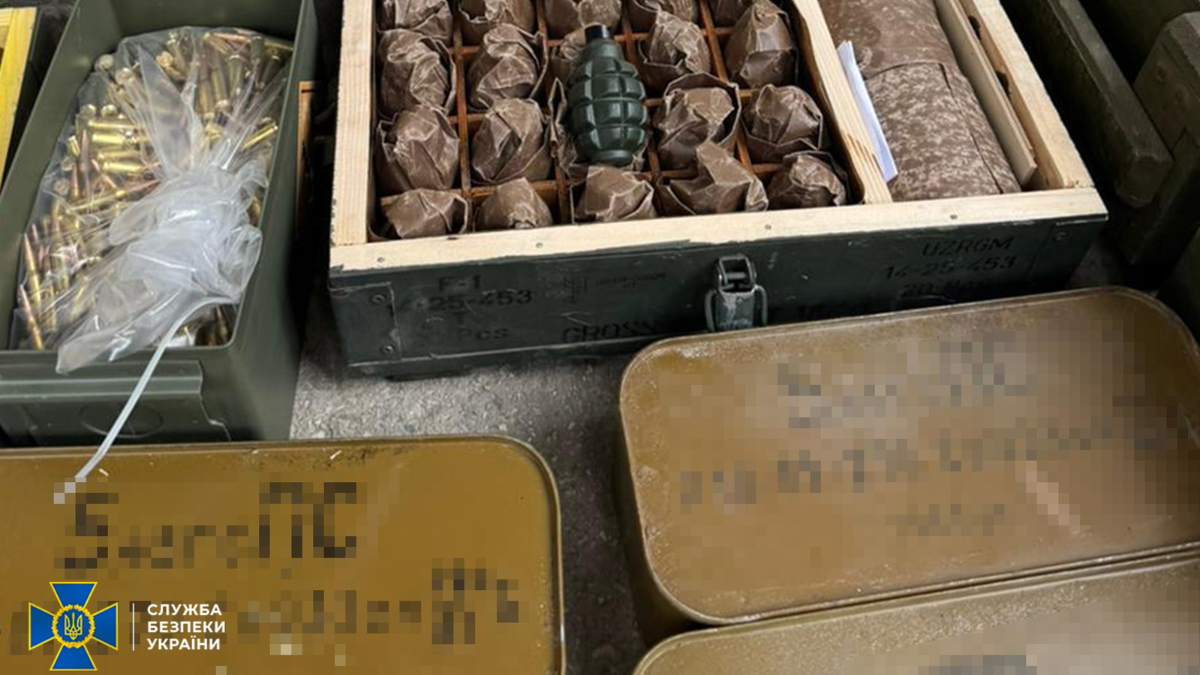 Фото до матеріалу: На Франківщині військовослужбовець намагався організувати масштабний збут «трофейної» зброї — СБУ