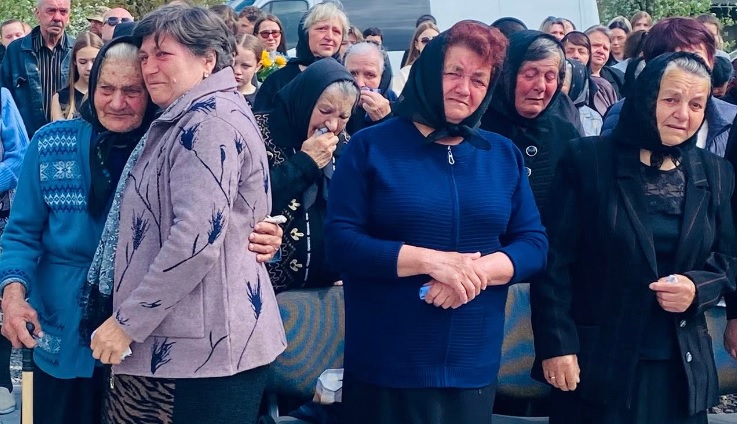 Фото до матеріалу: У Гермаківці освячено реконструйований меморіал пам'яті жертвам двох воєн