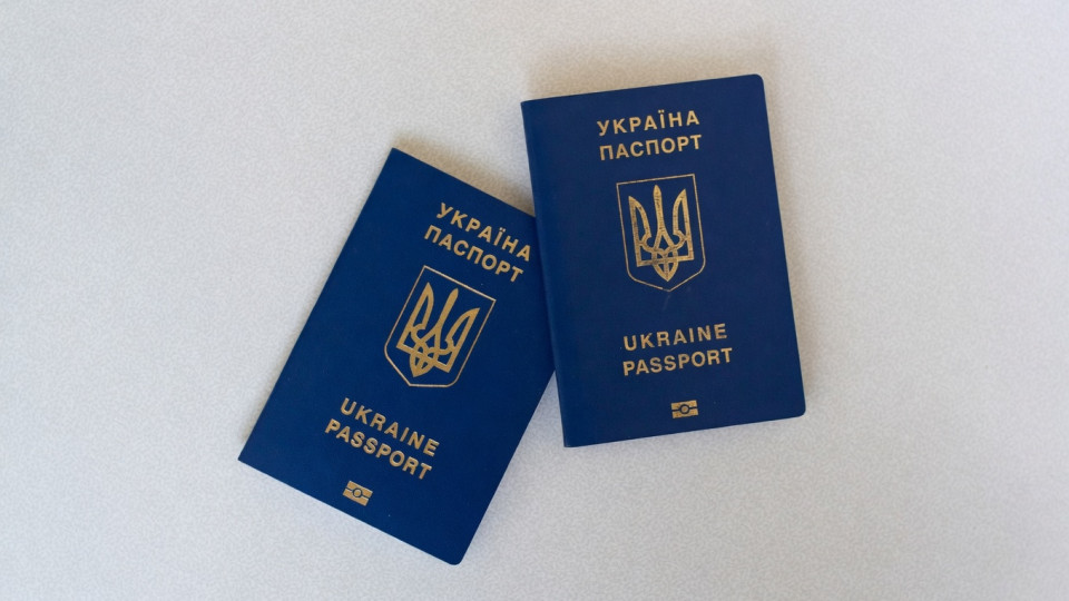Фото до матеріалу: Чому можуть відмовити у закордонному паспорті: головні підстави