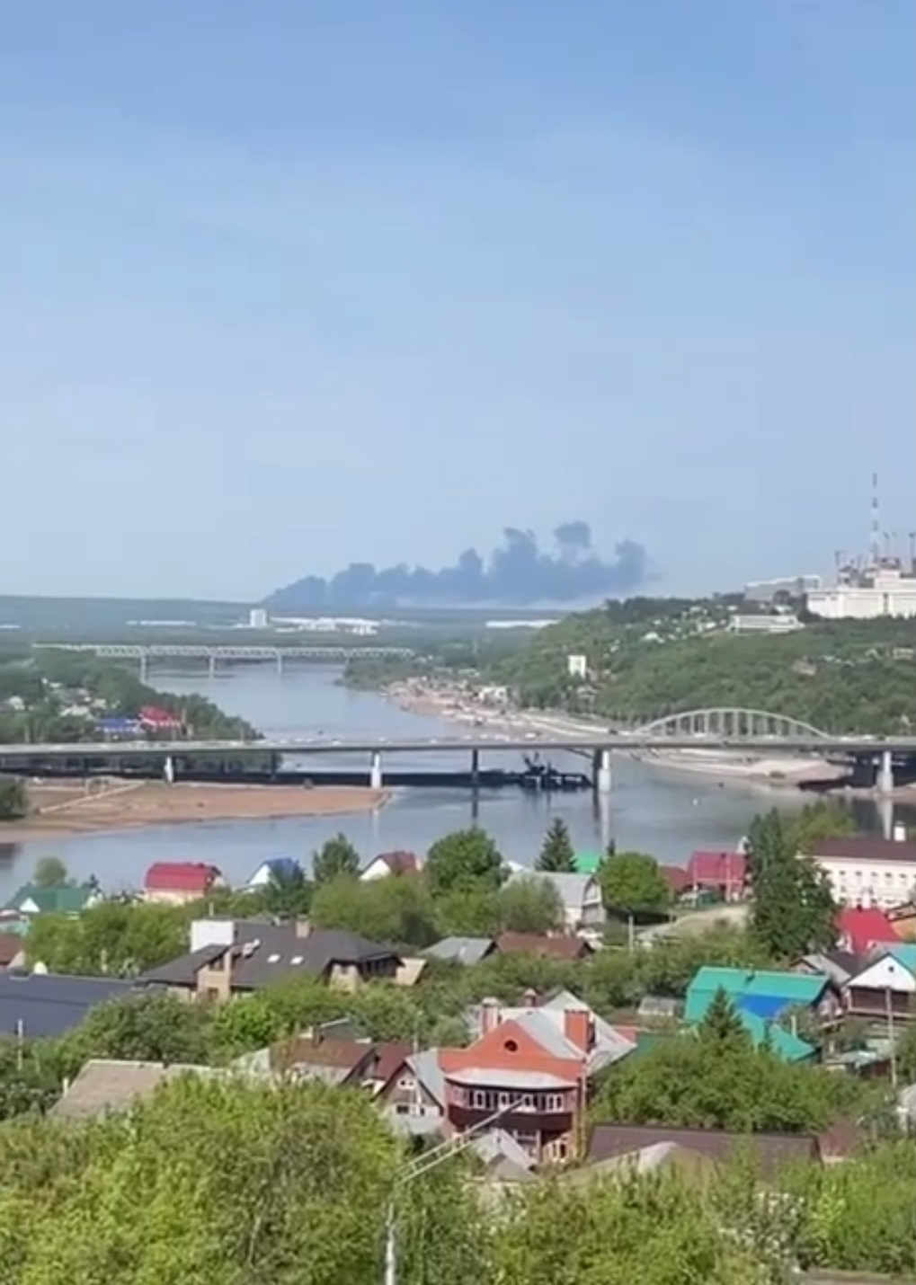 Фото до матеріалу: Пожежі на ПЕК Росії після атак БПЛА: загорілися завод у Астрахані та нафтові об'єкти