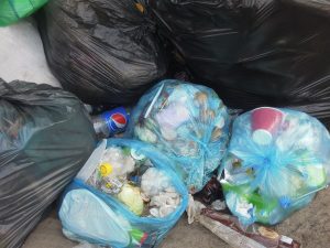 Фото до матеріалу: Шацьк: комунальники тимчасово прибрали контейнери для сортування сміття