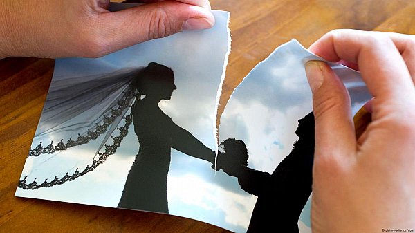 Фото до матеріалу: Верховна Рада дозволила вимагати повернення прізвища після розлучення через погану поведінку