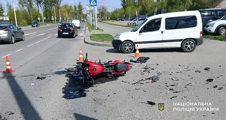 Фото до матеріалу: У Львові 16-річний мотоцикліст отримав травми після зіткнення з автомобілем