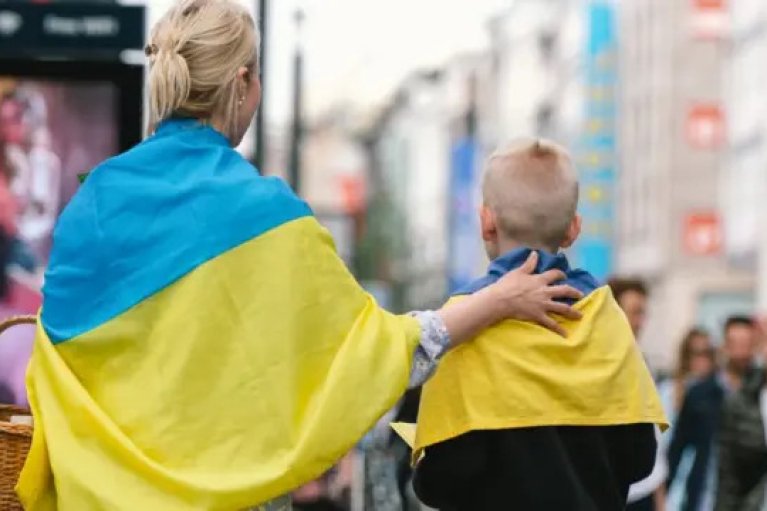 Фото до матеріалу: Більше десятка містян зникли безвісти після атаки РФ на Дарницю