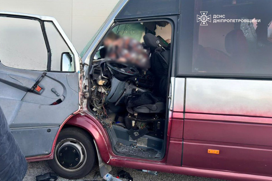 Фото до матеріалу: Смертельна аварія на трасі Запоріжжя-Дніпро: загинула жінка, шестеро поранених