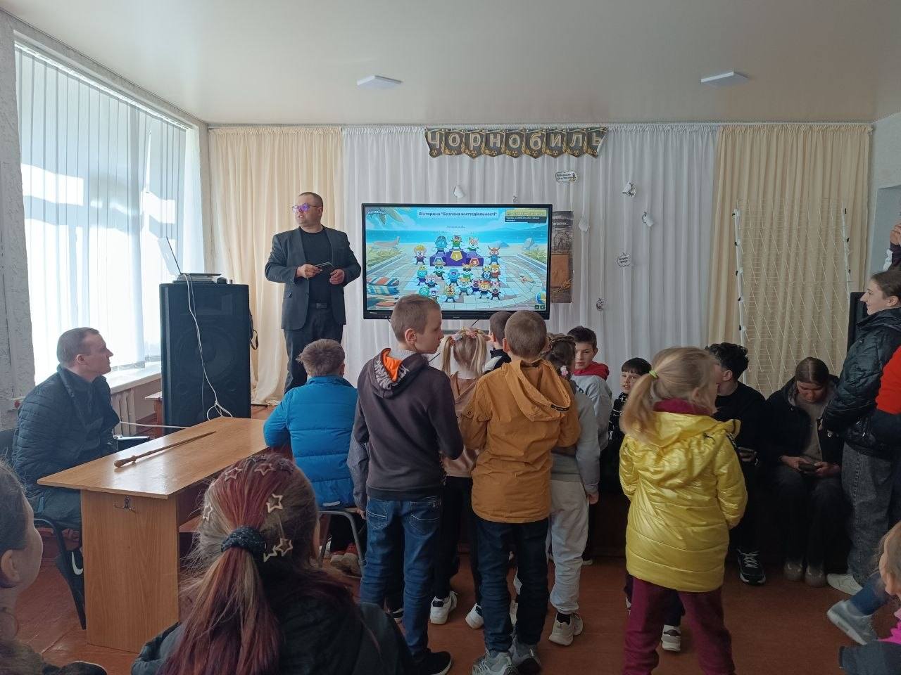 Фото до матеріалу: Тиждень цивільної безпеки: учні Хрінницької гімназії опанували алгоритми дій у надзвичайних ситуаціях