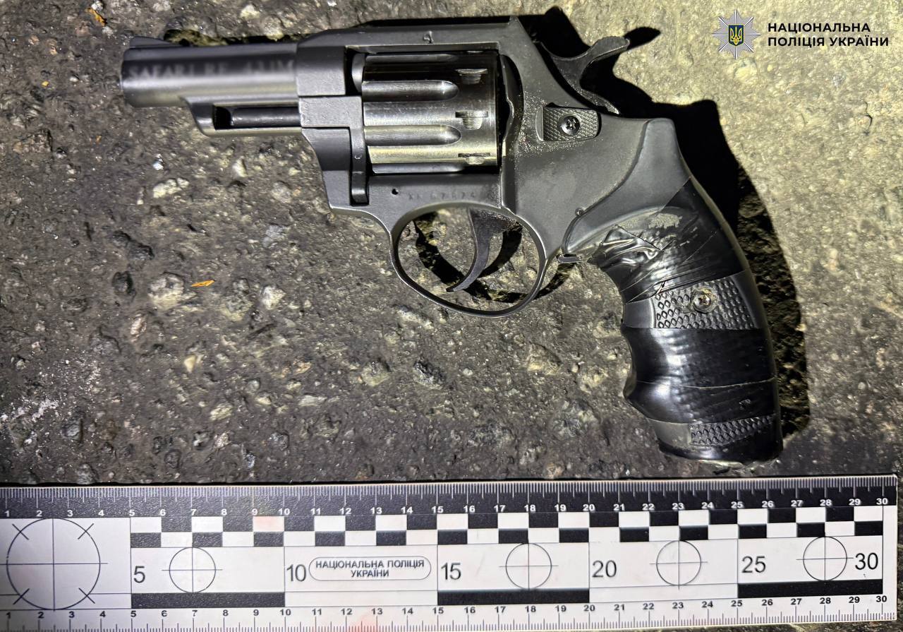 Фото до матеріалу: У Києві на Оболоні конфлікт між чоловіками закінчився стріляниною. Подробиці, фото та відео