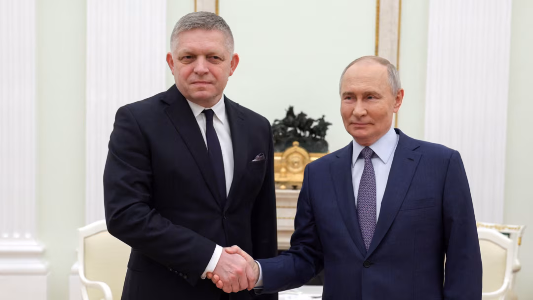Фото до матеріалу: Помічник Путіна підтвердив: прем'єр Словаччини Фіцо прилетить до Москви на парад 9 травня