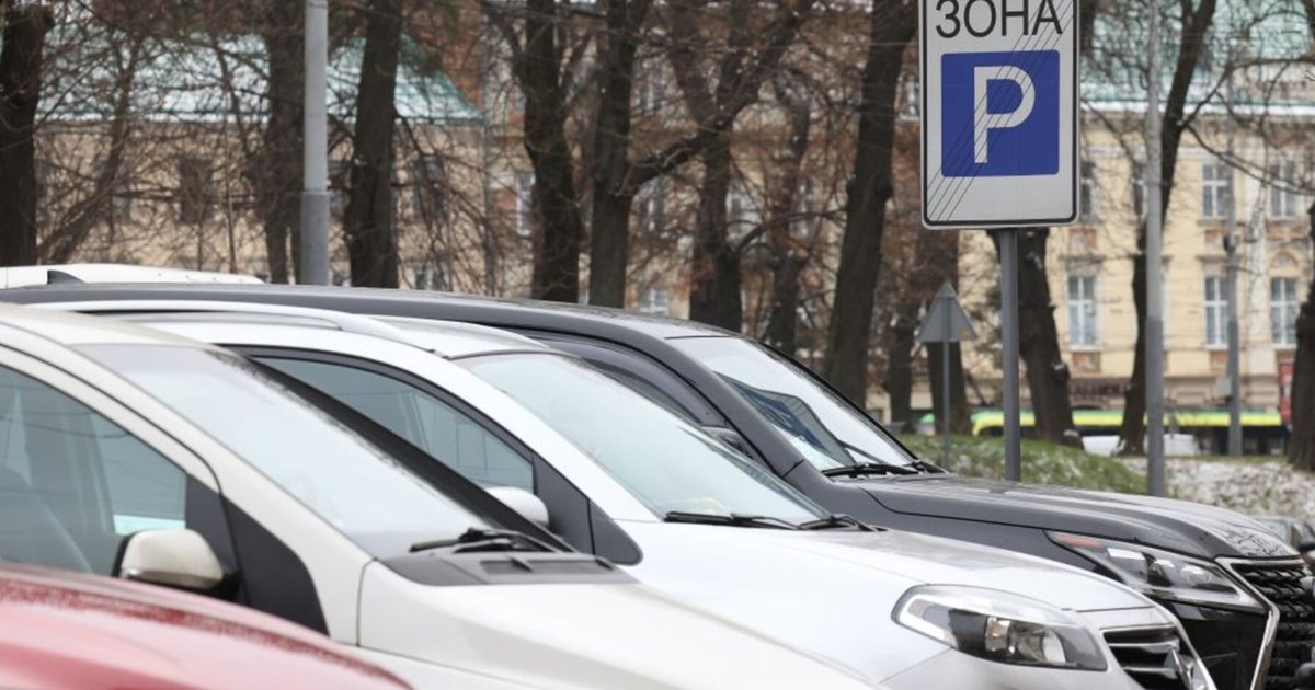 Фото до матеріалу: Новий платний паркінг відкрився на вулиці Драгоманова у Львові