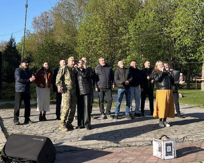 Фото до матеріалу: Благодійний концерт у Шептицькому: на підтримку захисників зібрали 15 тисяч гривень