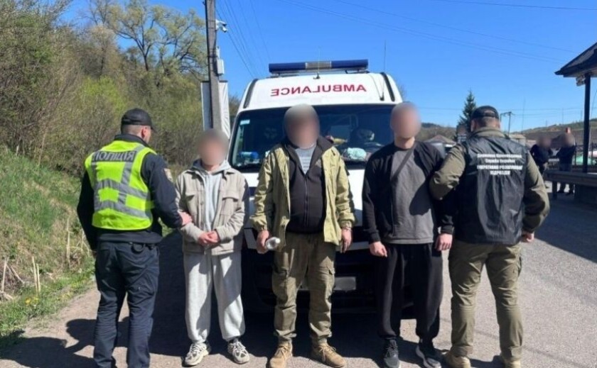 Фото до матеріалу: Втеча з країни на «Швидкій з мигалками»: на Закарпатті викрили ще одну схему перевезення військовозабовʼязаних чоловіків