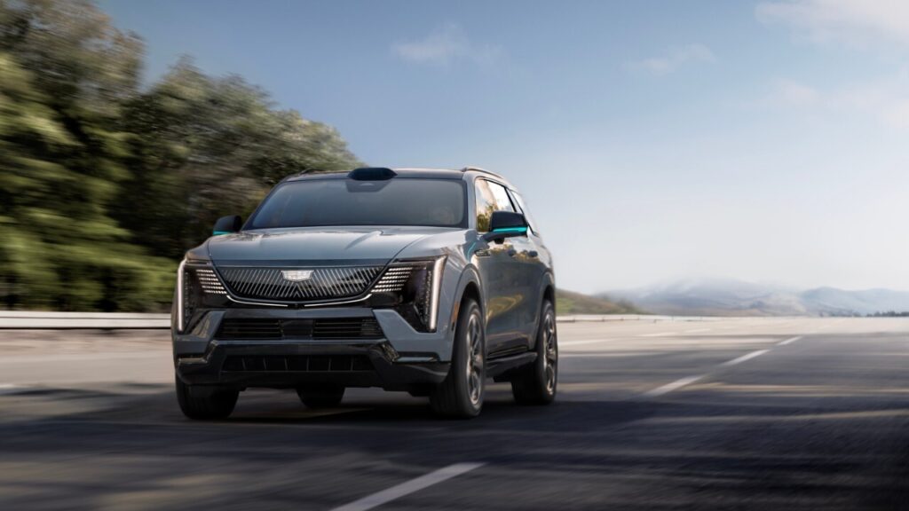 Фото до матеріалу: GM розкрила, що 90% коду автопілотів пише штучний інтелект