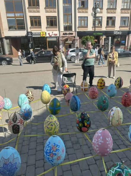 Фото до матеріалу: Бандуристи в центрі Івано-Франківська підтримали патріотичний дух