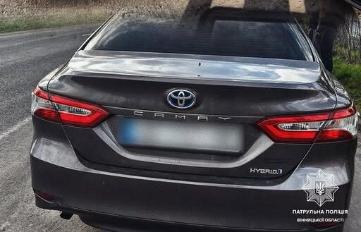 Фото до матеріалу: На Вінниччині зупинили автомобіль Toyota Camry кермувала жінка