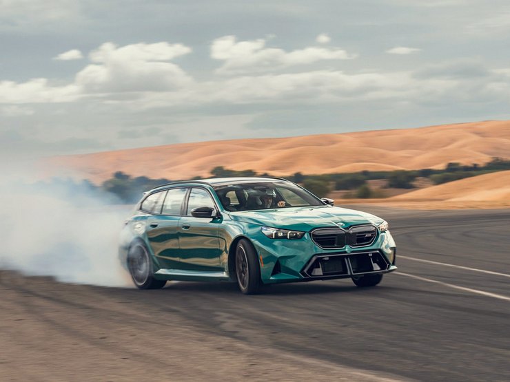 Фото до матеріалу: У Києві засвітився новий BMW M5 Touring за 7,3 мільйона гривень