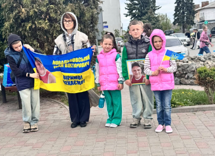 Фото до матеріалу: У Корці відбулася мирна акція на підтримку безвісти зниклих та полонених