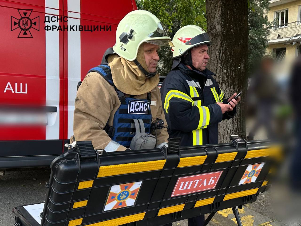 Фото до матеріалу: Росія атакувала Івано-Франківськ дронами: влучання в житловий будинок на Коновальця та пожежа
