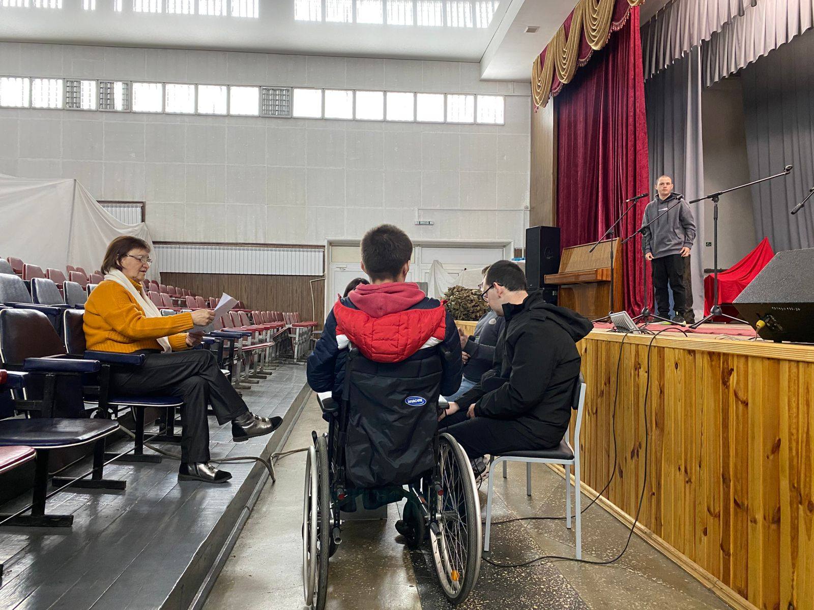 Фото до матеріалу: У Маневичах підлітки з інвалідністю знайомилися з театром у рамках проєкту «Творчі разом"