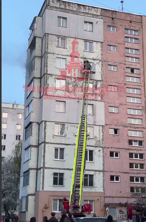 Фото до матеріалу: У Франківську на вулиці Хоткевича горить квартира