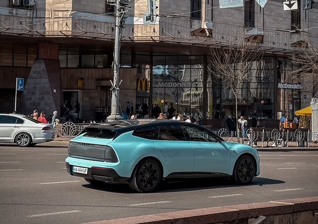 Фото до матеріалу: На вулицях Києва з'явився рідкісний «заряджений» Audi E5 Sportback з китайським дизайном