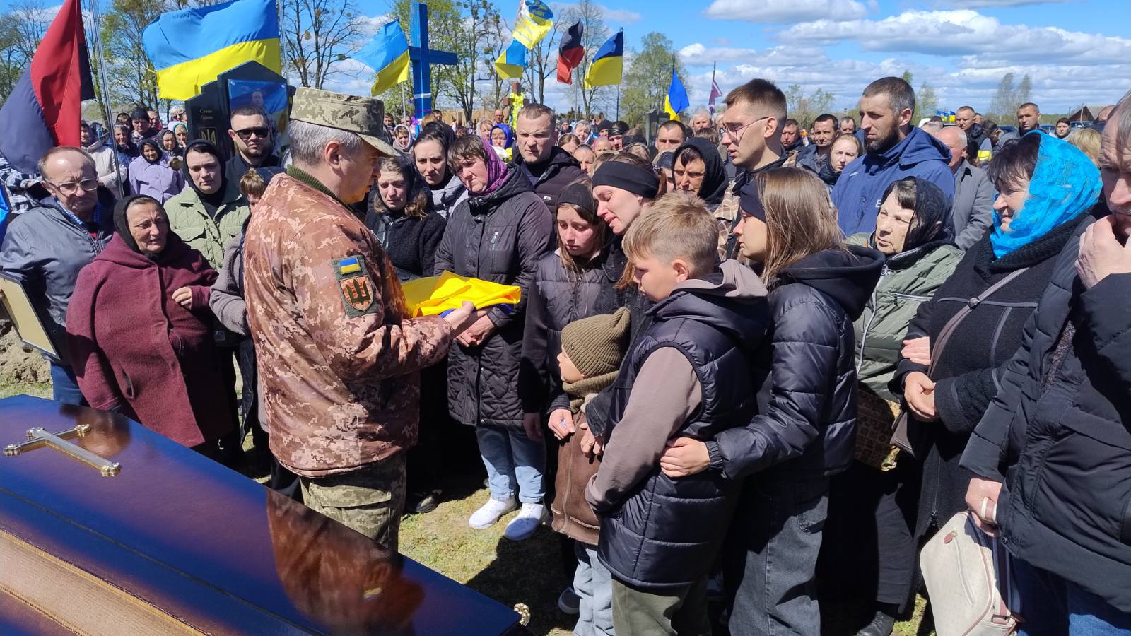 Фото до матеріалу: В Колківській громаді прощалися з Героєм Іваном Фіщуком
