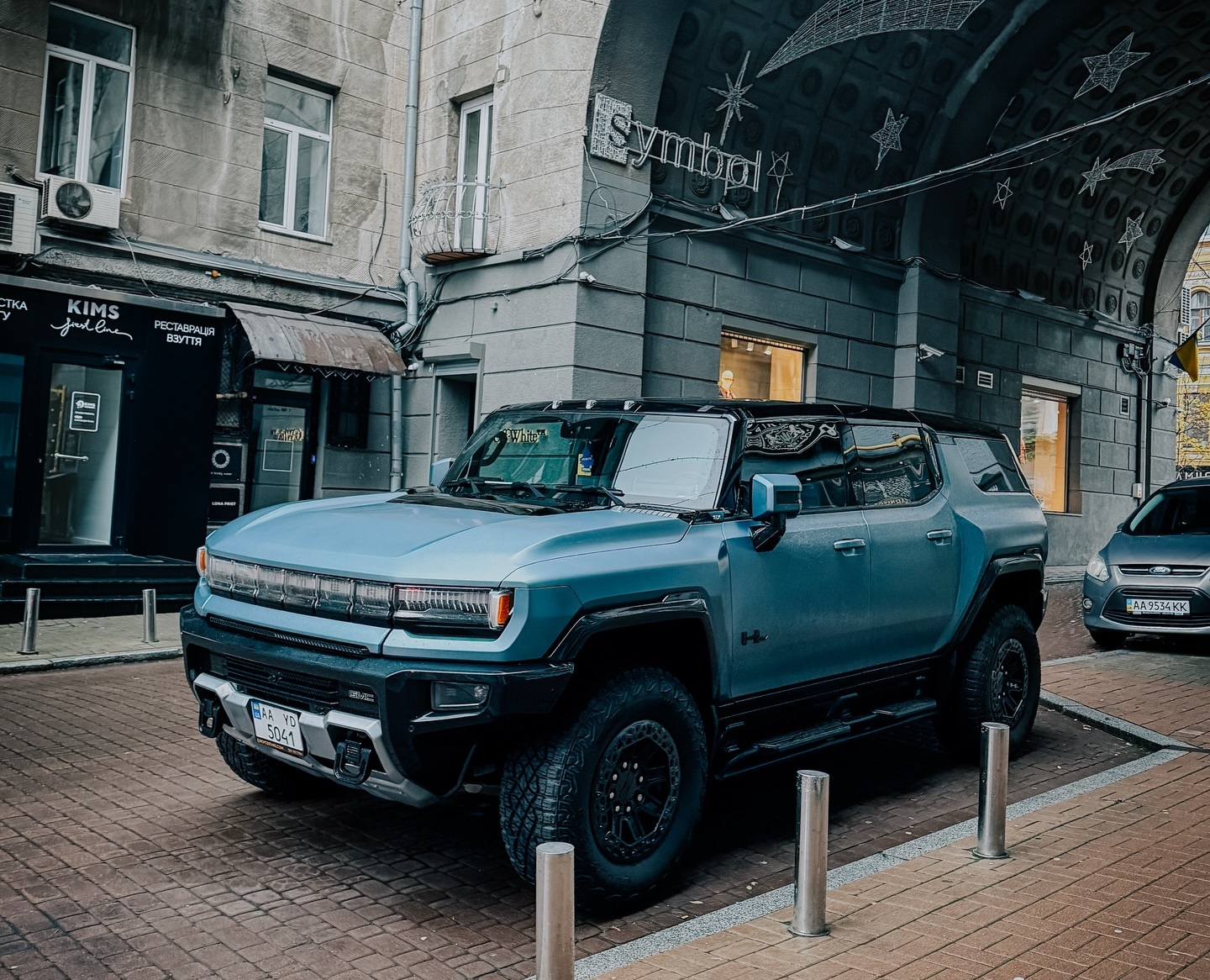 Фото до матеріалу: Рідкісний електричний Hummer EV Omega Edition засвітився на київських вулицях