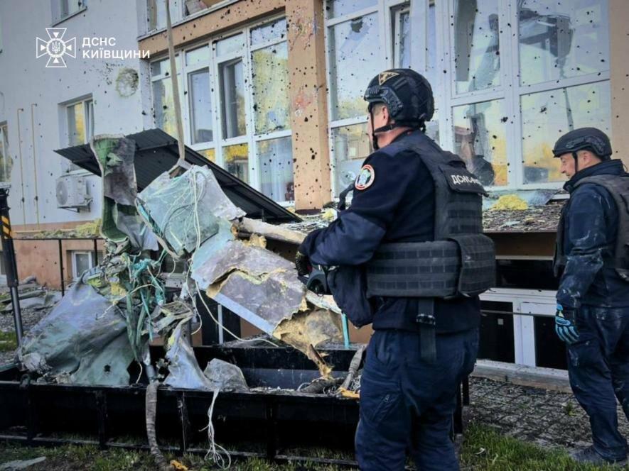 Фото до матеріалу: У Києві з-під завалів дістали загиблих: кількість жертв зросла