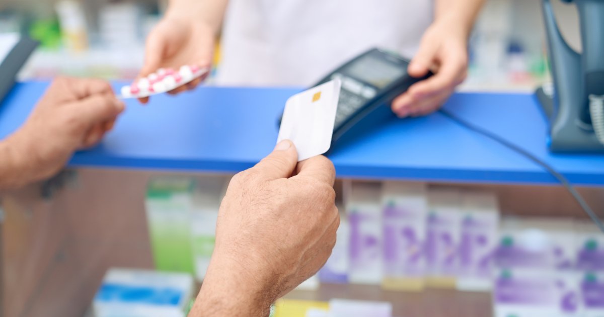 Фото до матеріалу: АЗС отримали ліцензії на продаж ліків: 160 точок, але проблема доступності