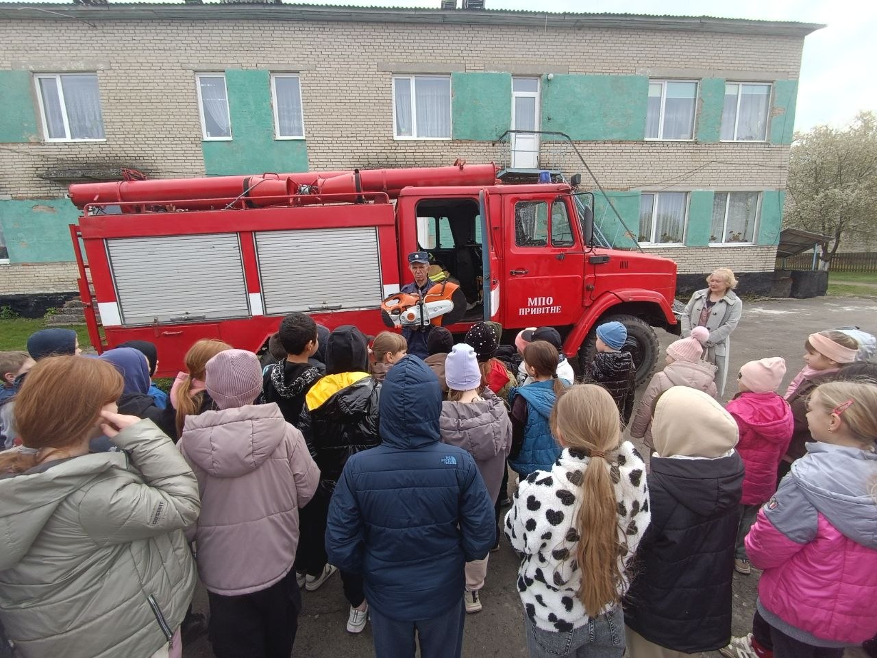 Фото до матеріалу: У Бубнівському ліцеї на Локачинщині провели День цивільного захисту: школярів навчили безпеки