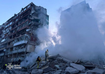 Фото до матеріалу: Дрони влучали у житловий будинок у Івано-Франківську: поранені отримали допомогу
