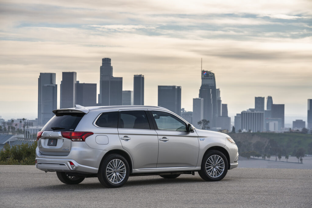 Фото до матеріалу: Компанія Mitsubishi майже не оголошує відкликань, але 108 000 власників Outlander отримали офіційне повідомлення