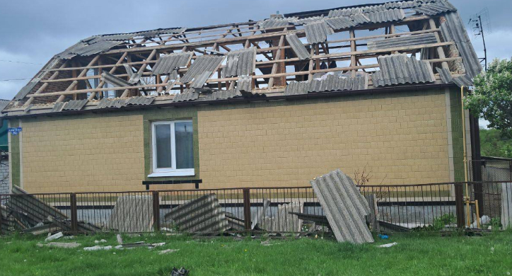 Фото до матеріалу: Уламки БпЛА пошкодили будинок в Уманській громаді