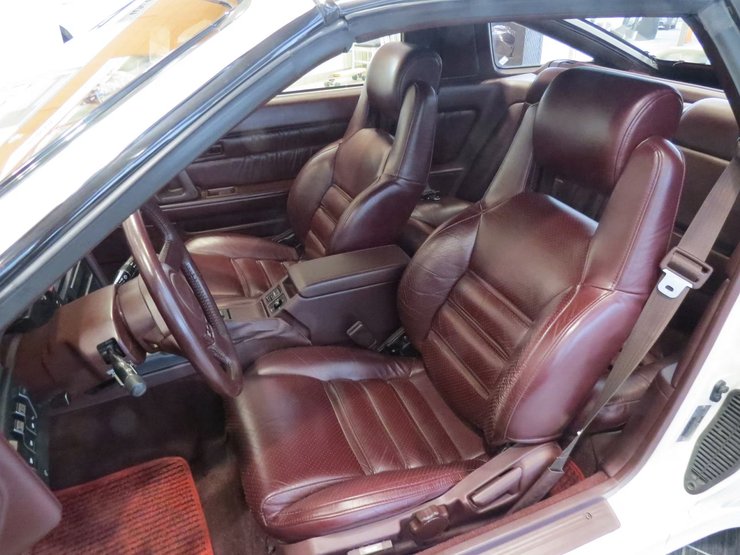 Фото до матеріалу: Капсула часу: унікальна Toyota Supra 1987 року з пробігом менше 9 тисяч км виставлена на аукціон