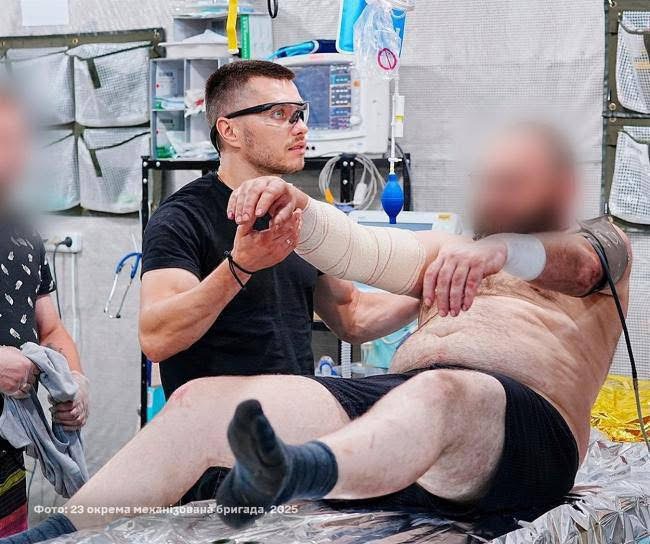 Фото до матеріалу: Вінницький військовий медик Олег Раковський отримав медаль «За врятоване життя»