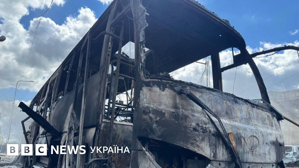 Фото до матеріалу: Масована атака Росії: загиблий у Дніпрі, 20 поранених в Одесі, пожежі у Чернігові