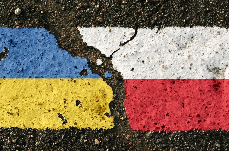 Фото до матеріалу: Українці з тимчасовим захистом у Польщі отримують посвідки на проживання