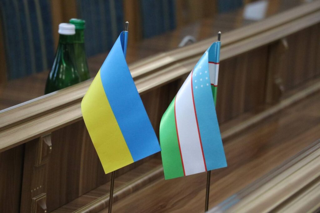 Фото до матеріалу: Посол Узбекистану Алішер Курманов відвідав Івано-Франківщину: обговорили бізнес та гуманітарну допомогу