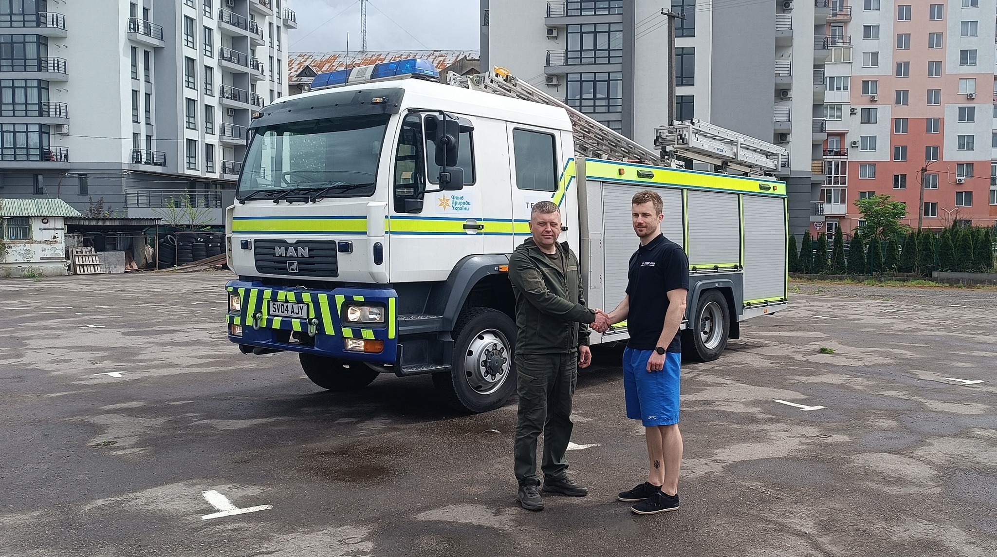 Фото до матеріалу: Нобельський нацпарк отримав пожежний автомобіль від партнерів