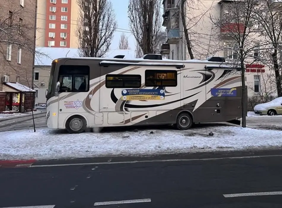 Фото до матеріалу: Унікальний Пункт Незламності в Києві: розкішний кемпер Hurricane став на захист