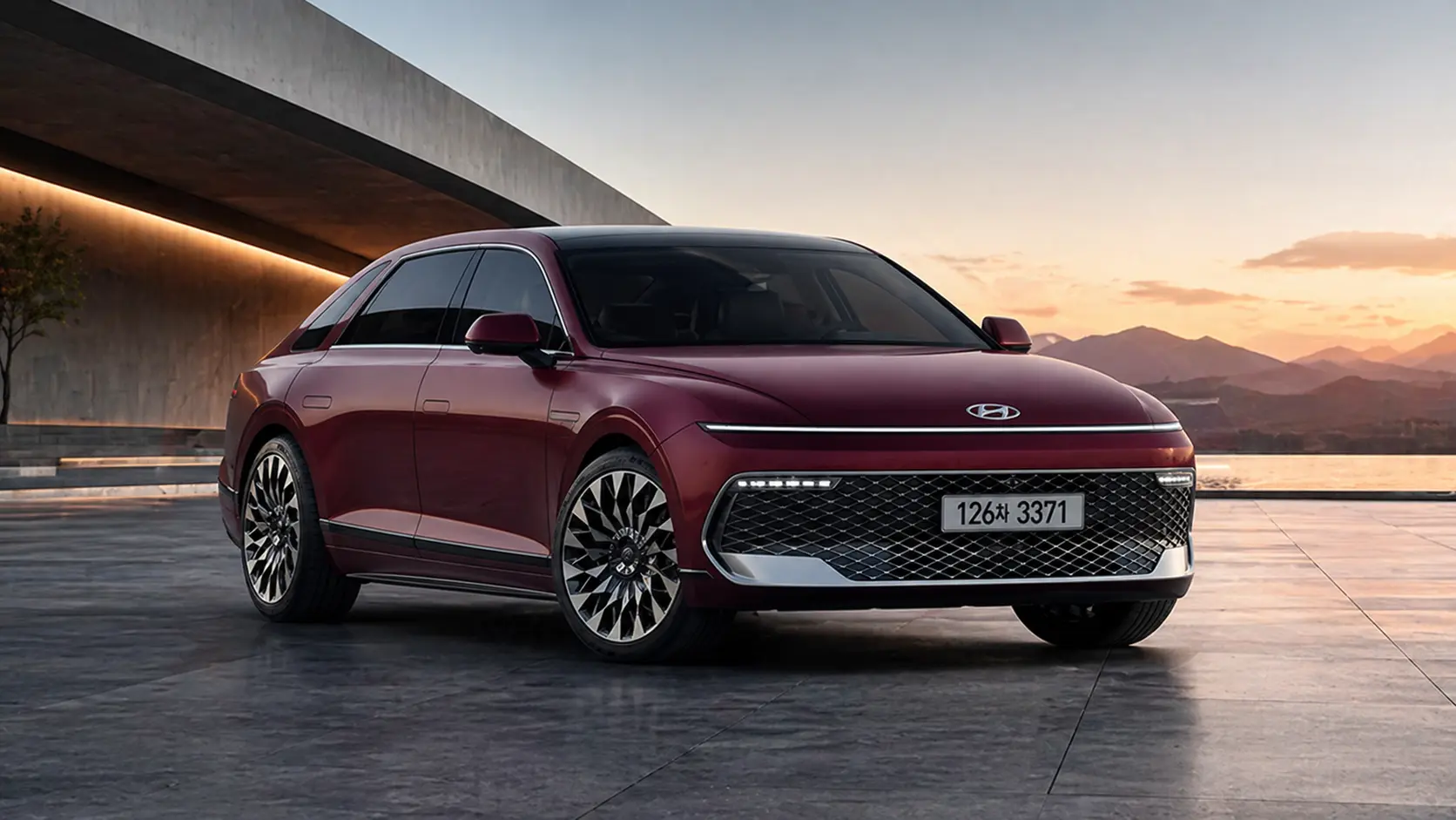Фото до матеріалу: Hyundai оновила флагманський седан Grandeur: повна цифровізація салону та новий дизайн