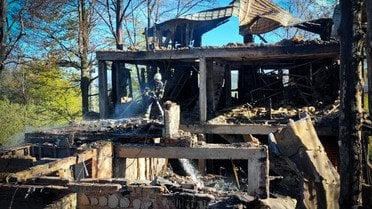 Фото до матеріалу: Пожар на гірськолижному курорті Закарпаття: знищено готель на горі Красія