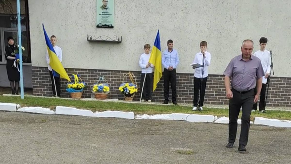 Фото до матеріалу: У Суходільській гімназії на Калущині відкрили меморіальну дошку Івану Депутовичу