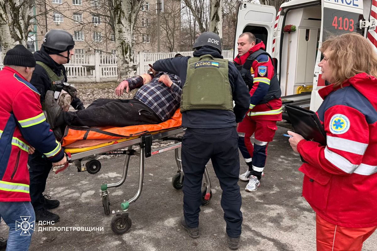 Фото до матеріалу: Атаки на Дніпропетровщину 16 лютого: постраждалий у Нікополі та руйнування в трьох районах