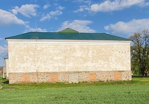 Фото до матеріалу: У Новоукраїнській громаді відновили дах будинку культури, пошкоджений негодою (фото)