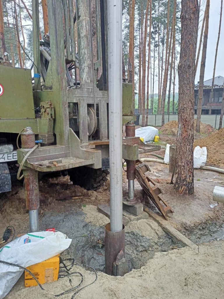 Фото до матеріалу: Буріння свердловин на воду у 2026 році: скільки це коштує і що обрати- ТЕПЛОДАР.BIZ.UA
