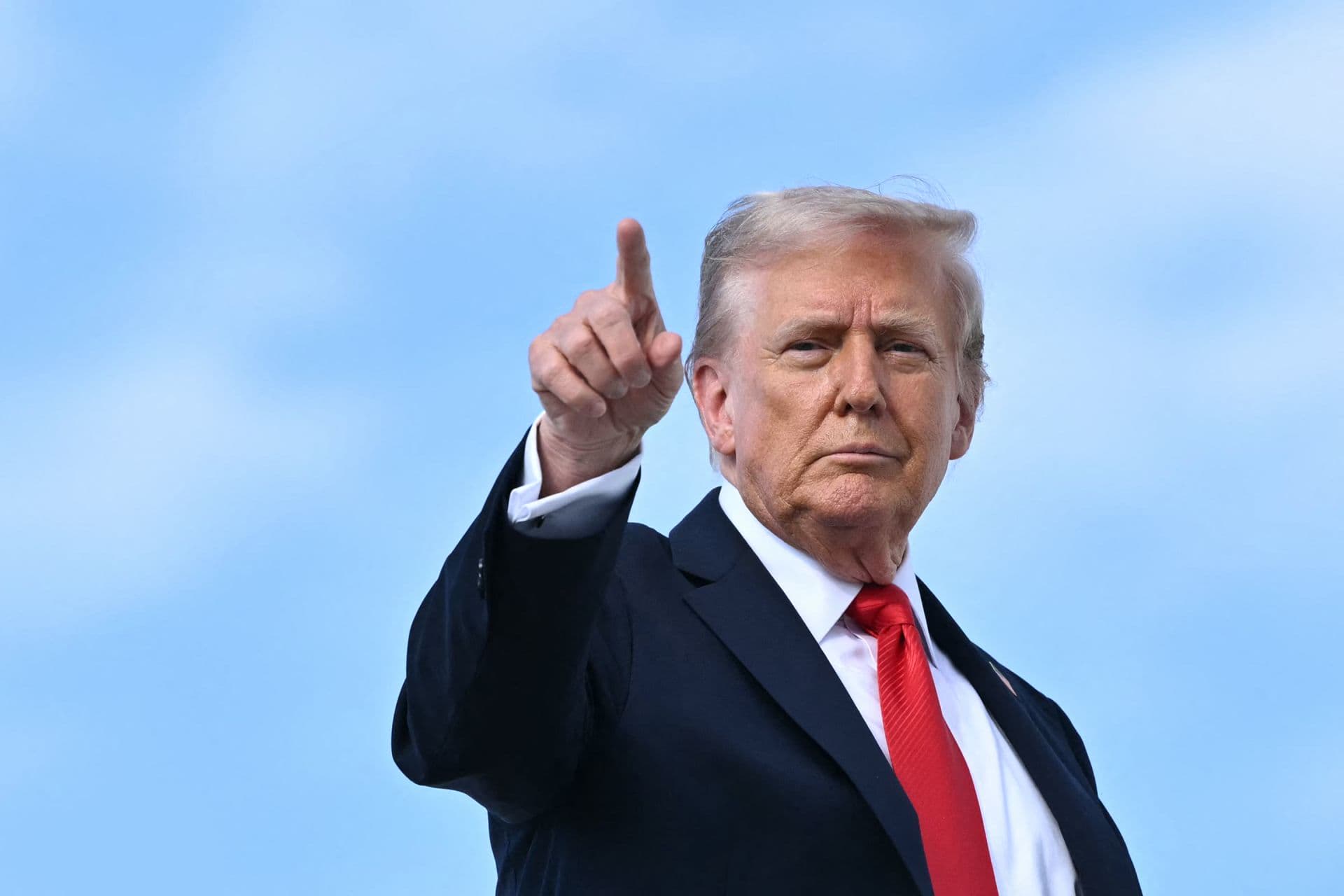 Фото до матеріалу: Трамп погрожує Ірану знищенням через операцію в Ормузькій протоці