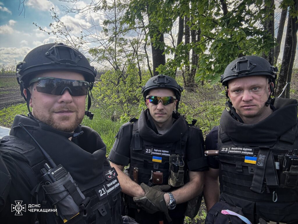 Фото до матеріалу: Сапери Черкащини продовжують очищати деокуповані території Харківщини