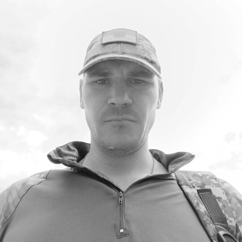 Фото до матеріалу: Черкаси вшанували пам'ять загиблого захисника Євгенія Коро, який повернувся «на щиті»